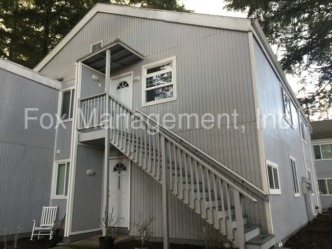 Building Photo - 17726 NE Glisan St