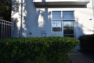 Building Photo - 207 Pierce St