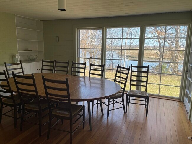 Foto del edificio - 45 Old Cove Rd