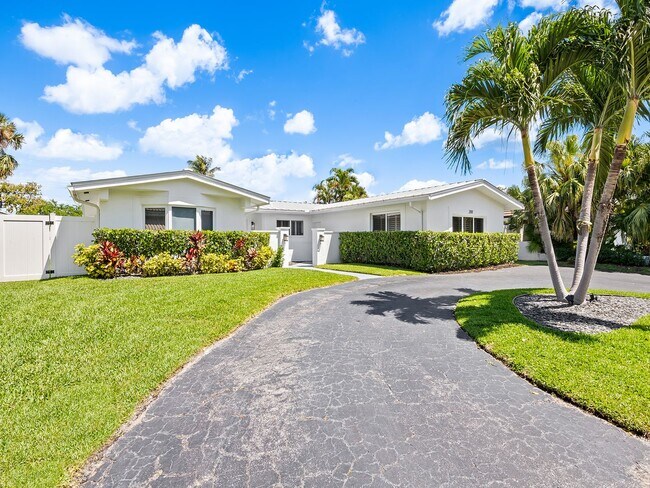 Building Photo - Coastal Elegance Awaits! Stunning 5-Bedroom Home in Prime Fort Lauderdale Location