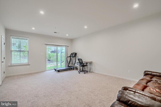 Foto del edificio - 7054 Fox Glove Ln