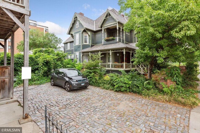Foto del edificio - 2534 Stevens Ave