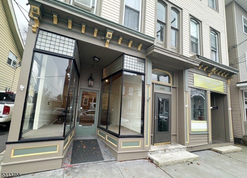 Foto principal - 304 Front St