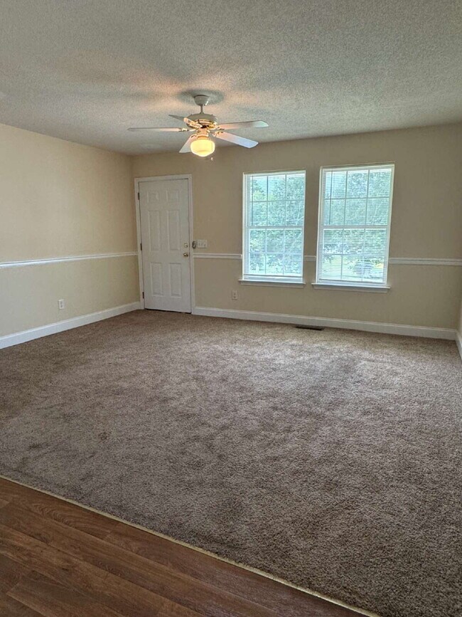 Building Photo - Brand New Listing – North Hall