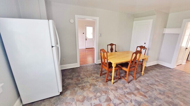Foto del edificio - 3 Bed / 1 Bath Single Family Home