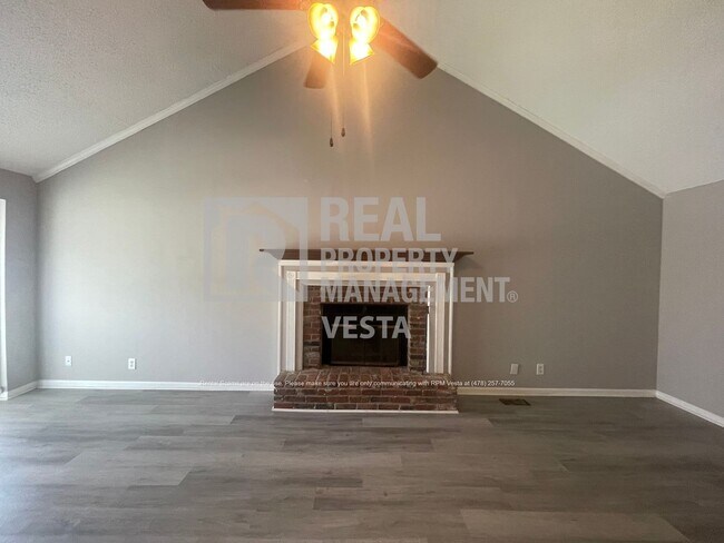 Building Photo - 160 N Springs Ct