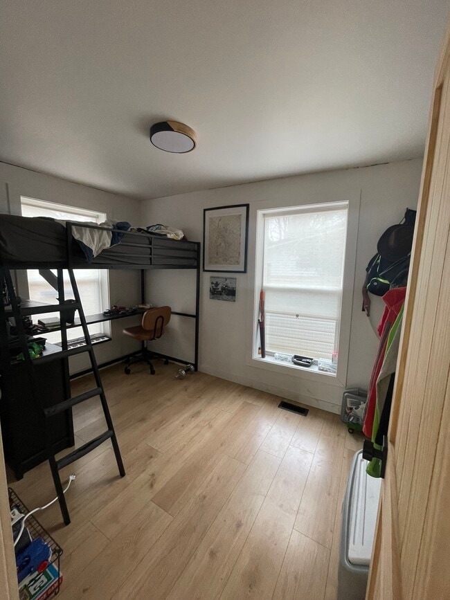 Building Photo - 419 S Mill St