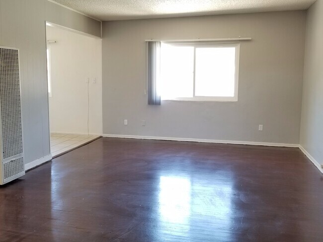 Building Photo - 3025 Perlita Ave