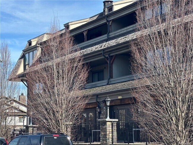 Building Photo - 127 W Main St
