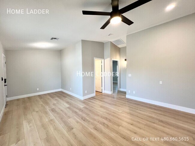 Foto del edificio - 1124 E Polk St