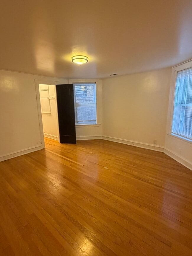 Foto del edificio - 7544 N Oakley Ave