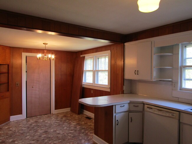 Building Photo - 438 Fairgrounds Rd