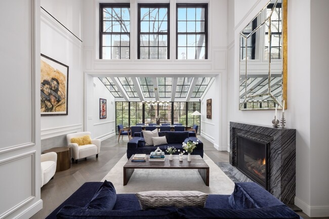 Building Photo - 241 E 48th St