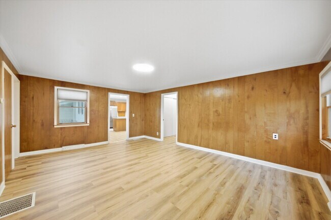Foto del edificio - 3-Bed, 1-Bath Country Home in McHenry