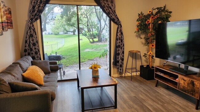 Building Photo - 5021 Terrace Palms Cir