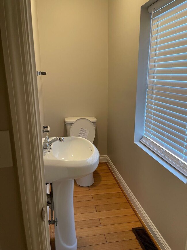 Foto del edificio - 2bed/2bath Townhome centrally located in Baltimore City!!