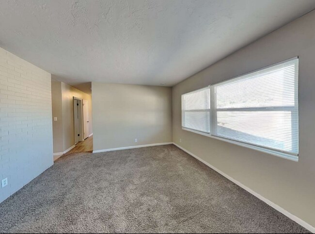 Foto del edificio - 1355 Stratford Dr