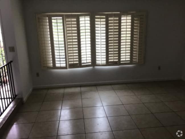 Building Photo - 1647 Sonora Dr