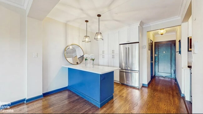 Foto del edificio - 645 W 239th St