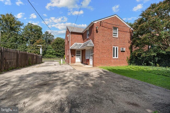 Foto del edificio - 906 Rhawn St