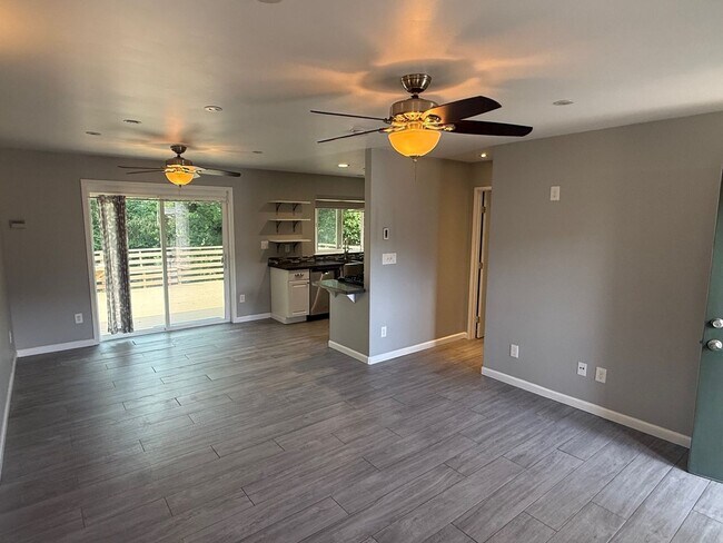 Foto del edificio - Fully Renovated 1-Bedroom Duplex with Large Outdoor Patio in Martinez