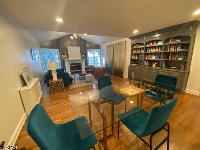 Foto del edificio - 35 Evergreen Ln