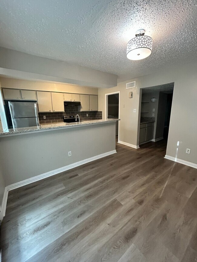 Foto del edificio - 3901 Woodchase Dr