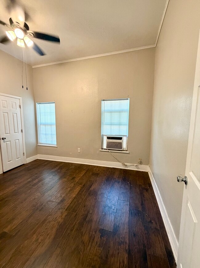 Building Photo - 1500 E Fannin St
