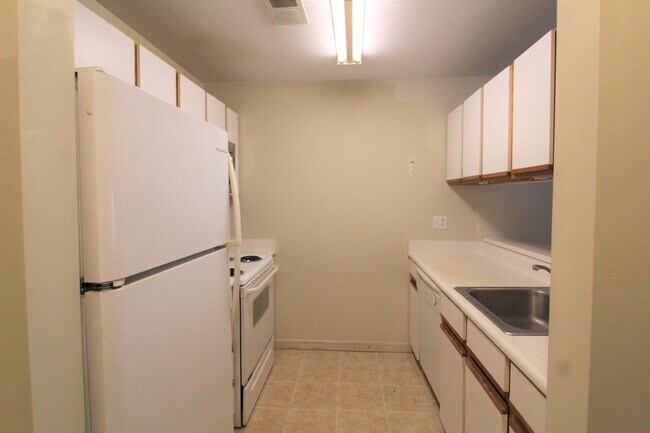 Foto del edificio - River View Condo in Star City - 4 Bedrooms - Available 06/04/2026