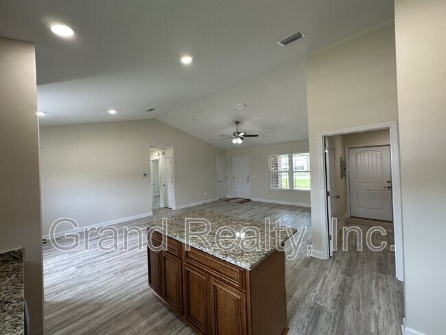 Building Photo - 4005 Brittany Ln