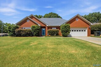 Building Photo - 146 Leathertree Ln