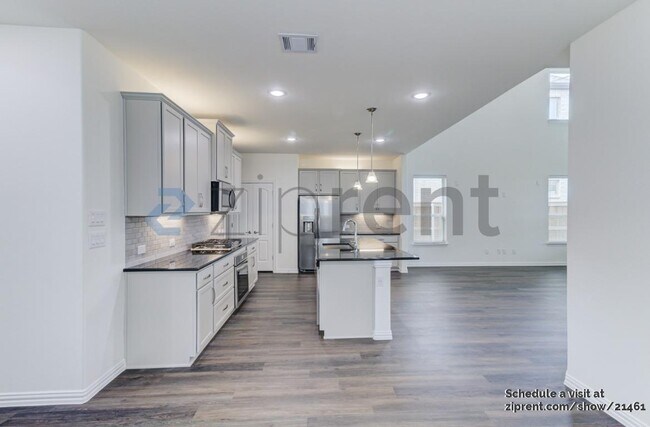 Building Photo - 1452 Kit King Dr