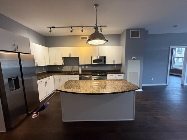 Building Photo - 401 N 2nd St