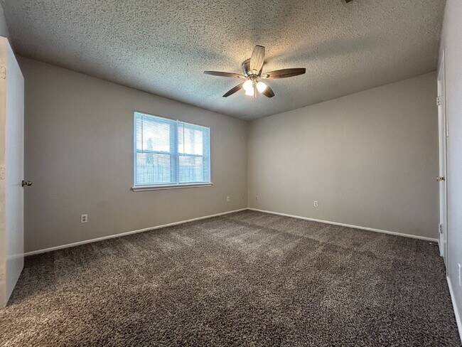 Foto del edificio - Beautiful Conveniently Located Duplex
