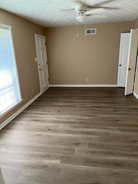 Building Photo - 5166 Blueridge Dr