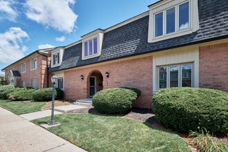 Building Photo - 8511 Canterbury Square W