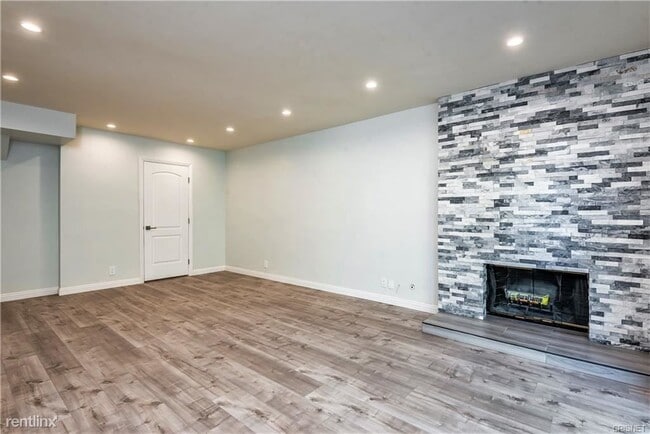 Building Photo - 4 br, 3 bath House - 11840 Babbitt Ave