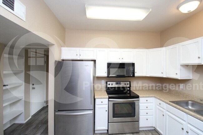 Foto del edificio - 1126 W Elliot Rd