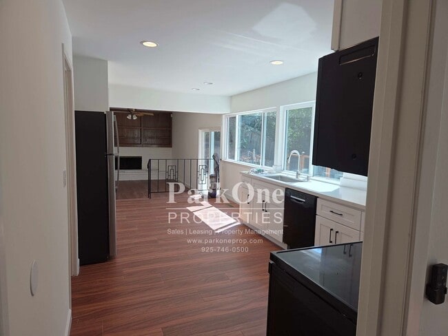 Foto del edificio - 1501 Fieldcrest Dr