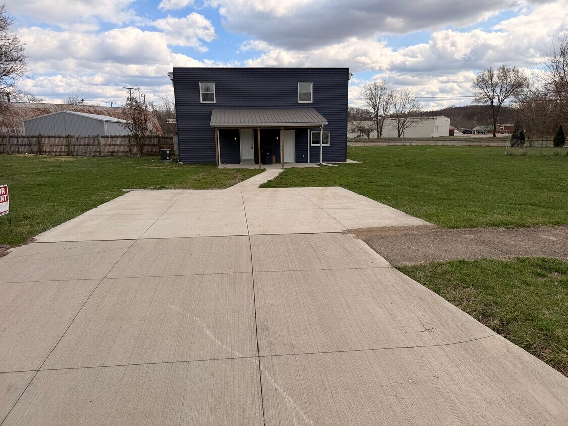 Building Photo - 214 Perry St