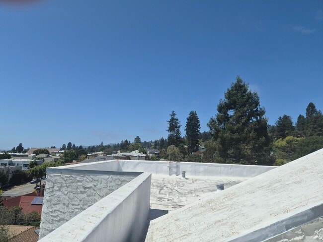Building Photo - 2339 Hilgard Ave
