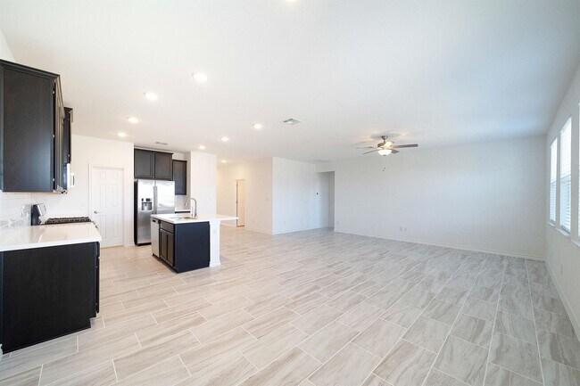 Foto del edificio - 215 Thurman Holt Rd