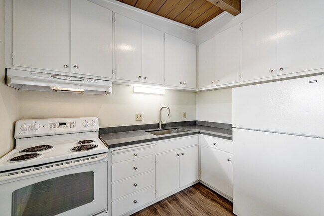 Foto del edificio - 2325 Russell St