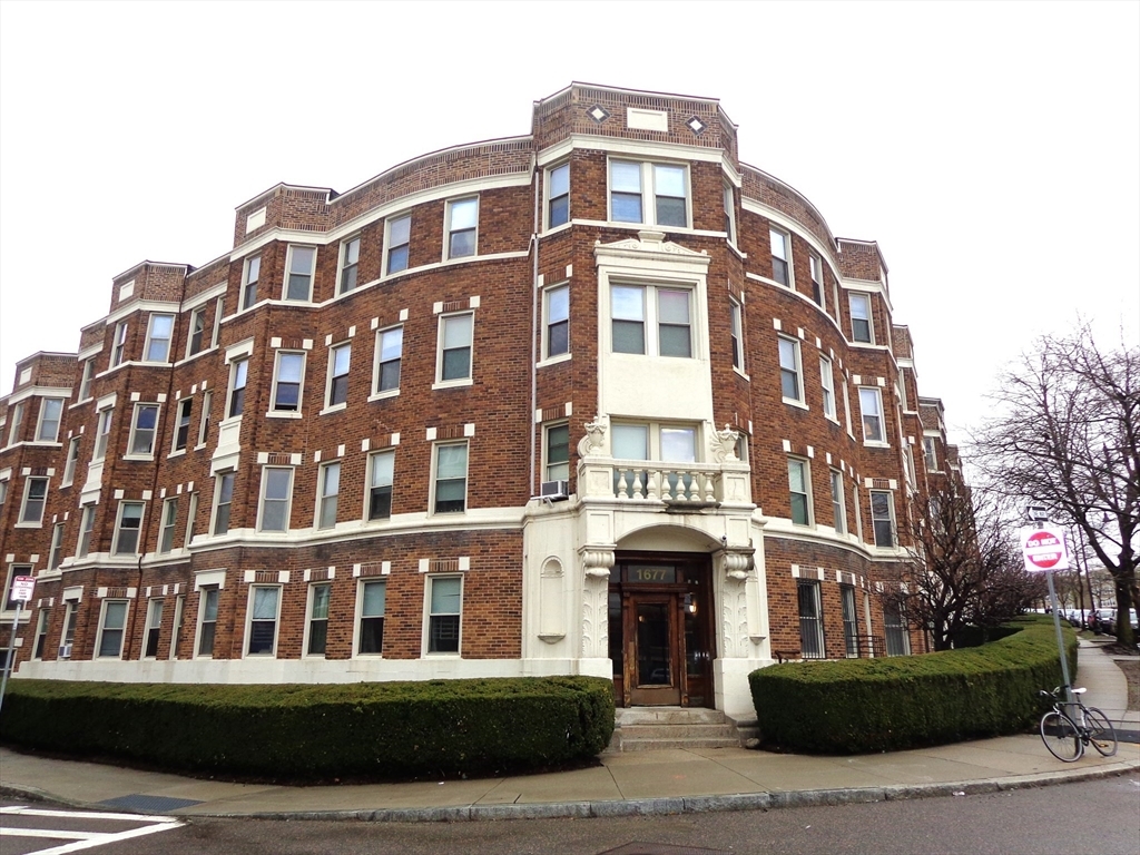Primary Photo - 1677 Commonwealth Ave
