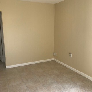 Building Photo - Nice 2 Bedroom House