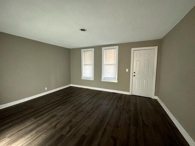 Foto del edificio - 486 Lawson Ave W