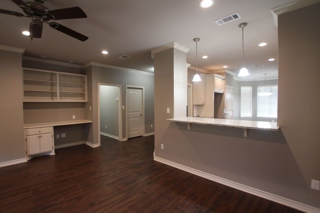 Building Photo - Beautiful 3 Bedroom 2 Bath Home in Guinn E...