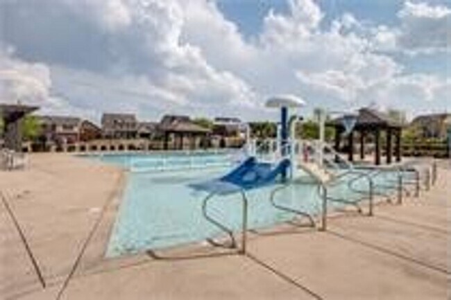 Foto del edificio - Beautiful 4bd 2.5ba home with Community Am...