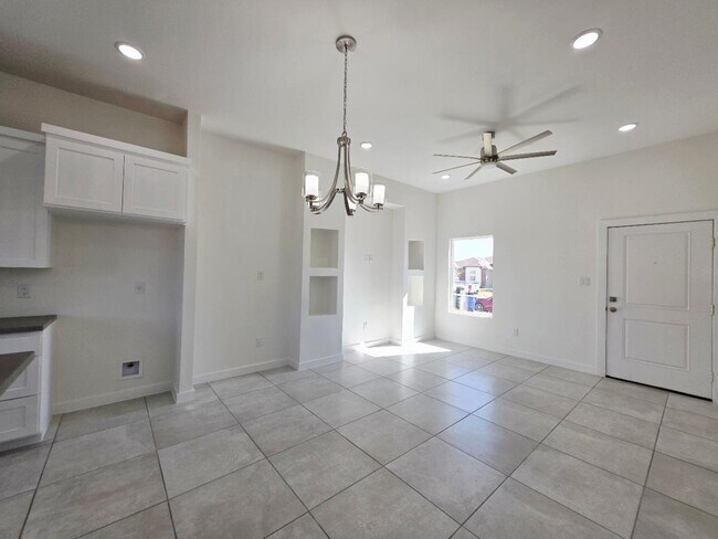 Foto del edificio - 5006 Cherimoya Ln