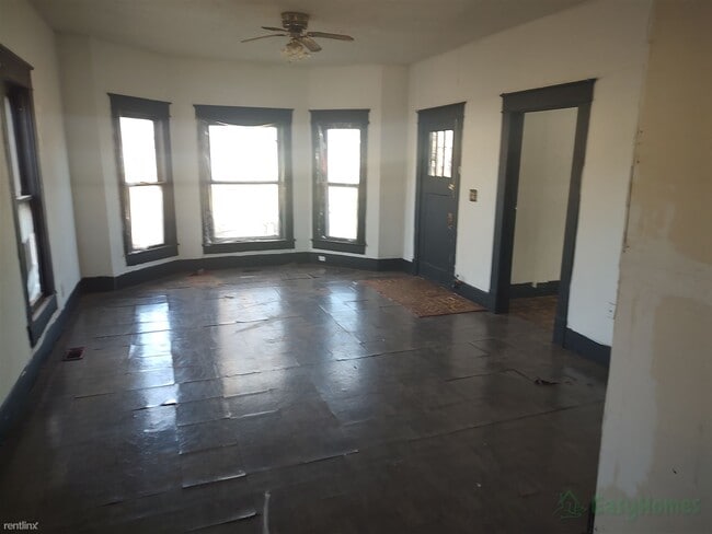 Building Photo - 2 br, 1 bath House - 604 West C Avenue